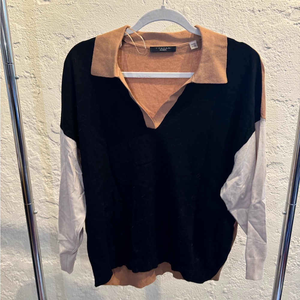 Tahari Black and Tan V-Neck Sweater with Color-Block Design
